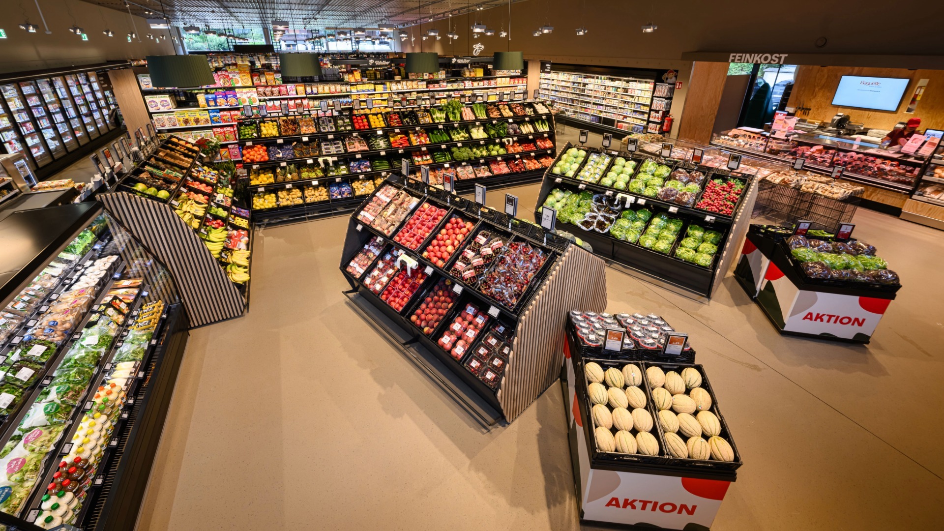 Einblick in die Obst- und Gemüseabteilung bei MPreis