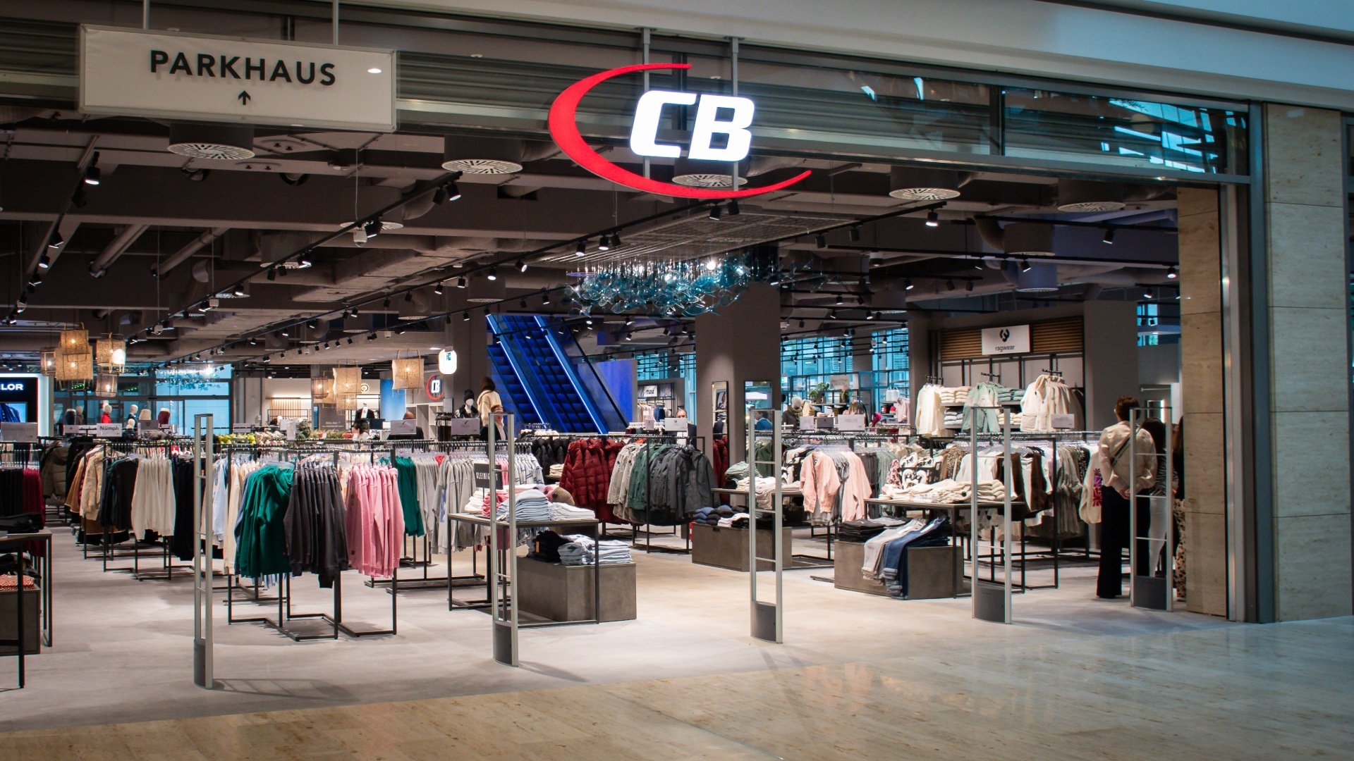 Blick in einen Store von CB Mode