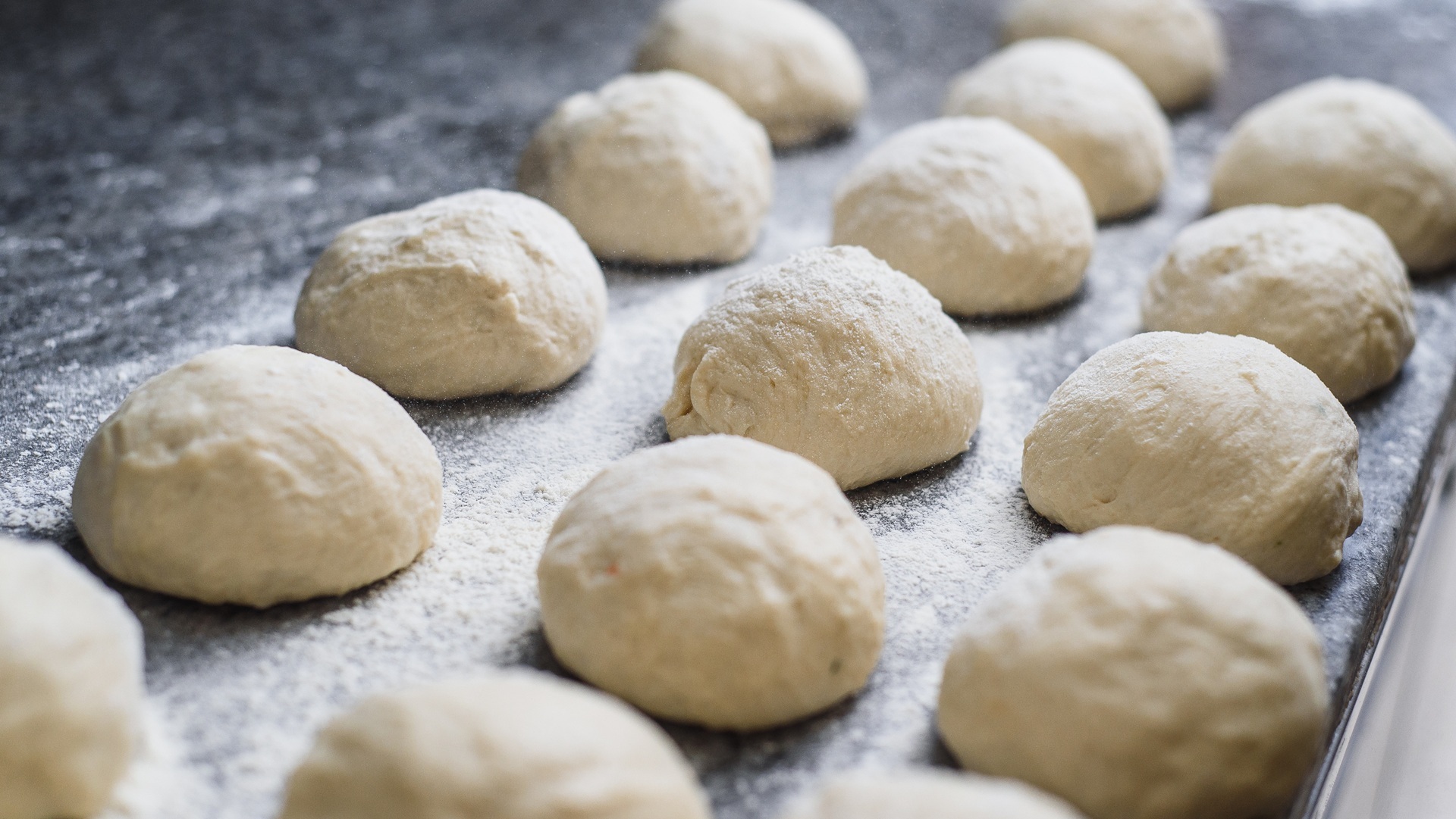 Pizzadeeg in productie